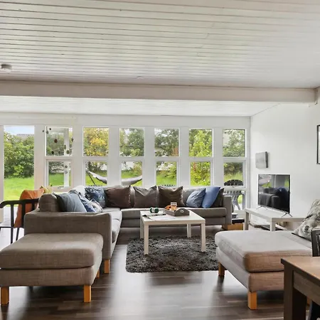 4 Bedroom Awesome In Feriehus