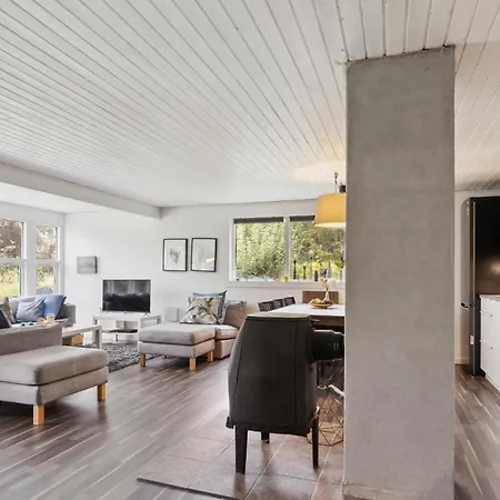 4 Bedroom Awesome In *