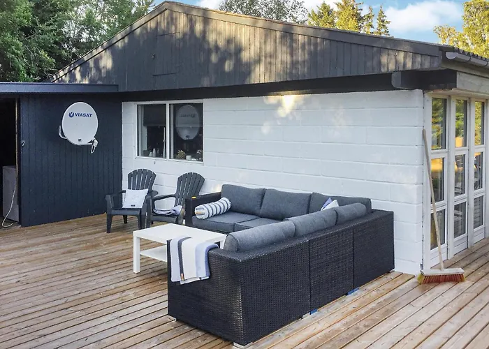 4 Bedroom Awesome In Feriehus *