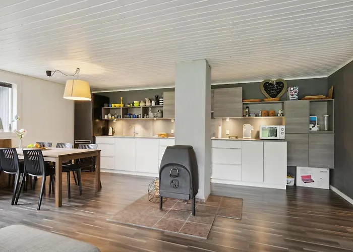4 Bedroom Awesome In Feriehus