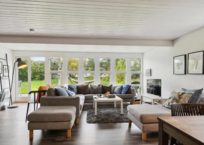 4 Bedroom Awesome In Casa de Férias