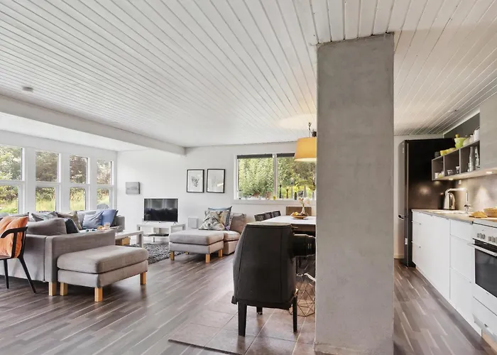 4 Bedroom Awesome In *